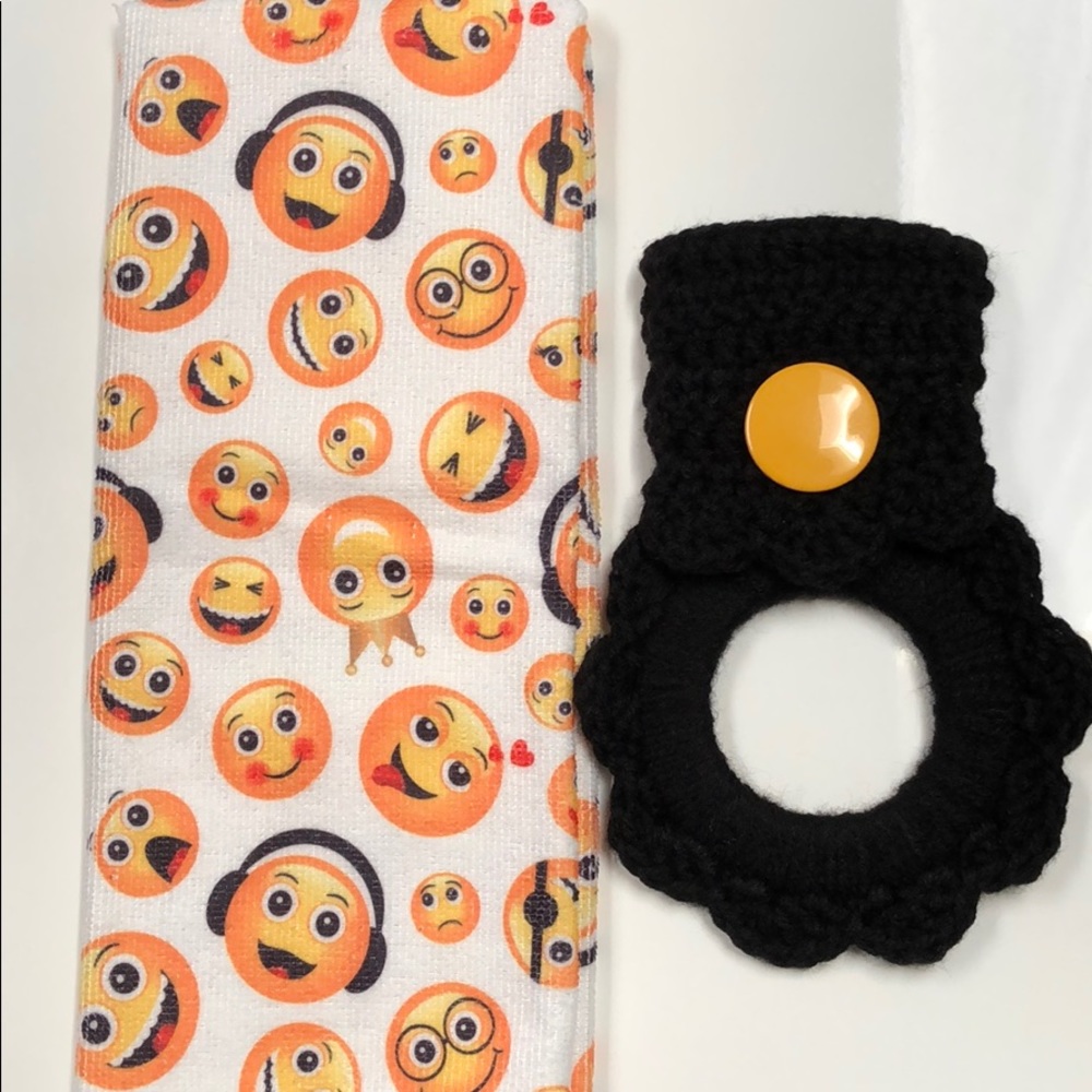 Emoji kitchen towel & towel hanger set